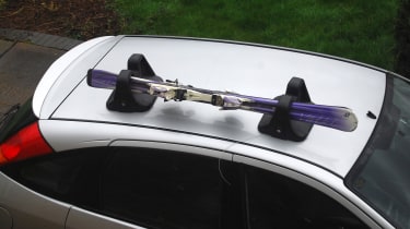 Magnetic discount roof rack